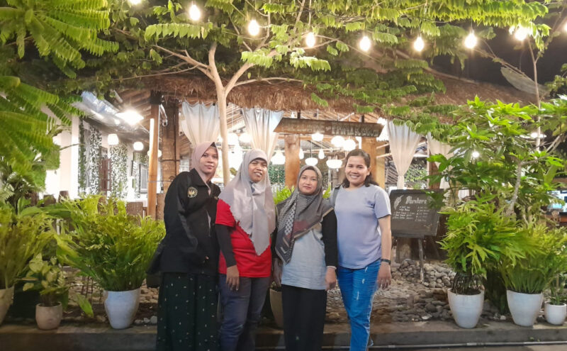 tampak depan restoran parikoro ende