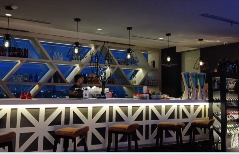 Seventeen Skyview Resto & Lounge