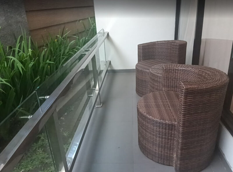 balkon riverside homestay bondowoso