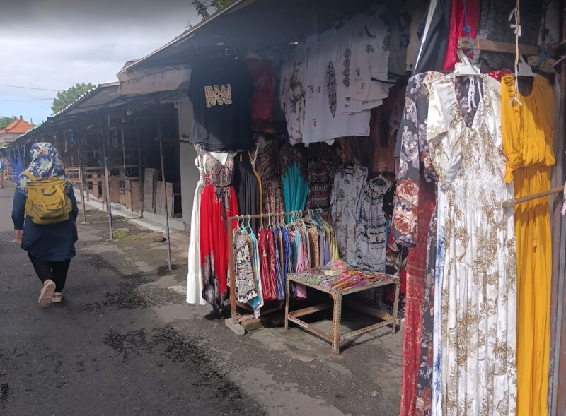 lapak souvenir tanah lot