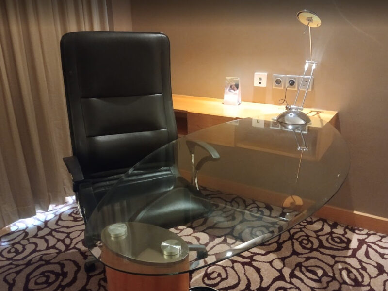 meja kerja hotel wyndam surabaya