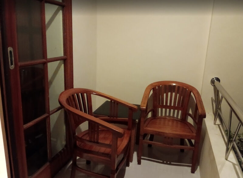kursi balkon hotel lombok raya