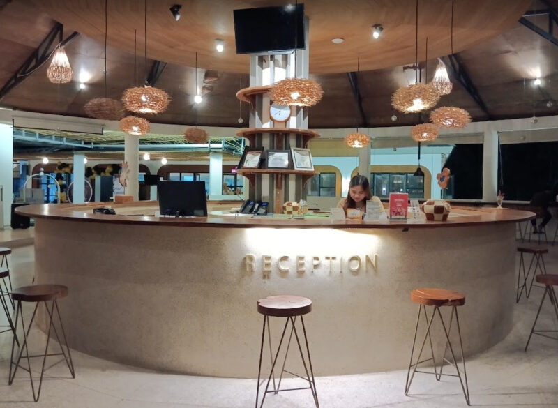 meja resepsionis yama resort tondano