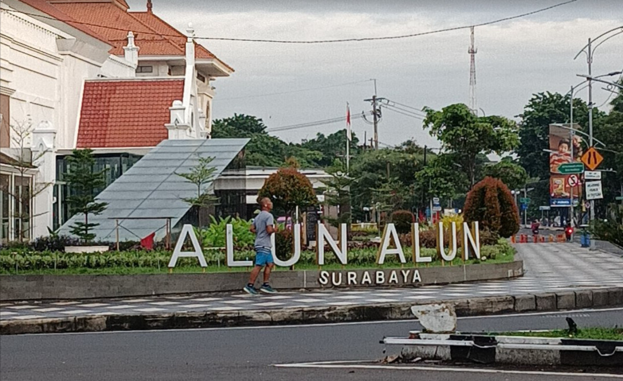alun alun surabaya