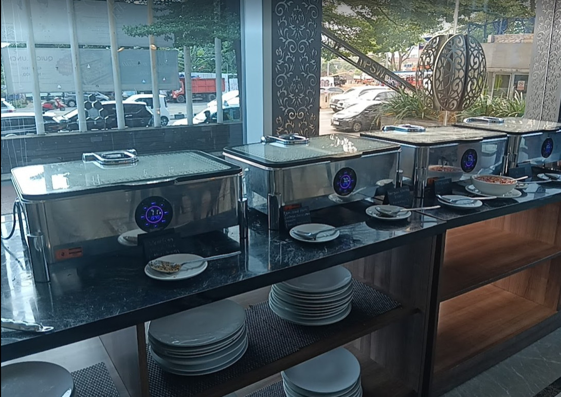 menu sarapan azana suite hotel