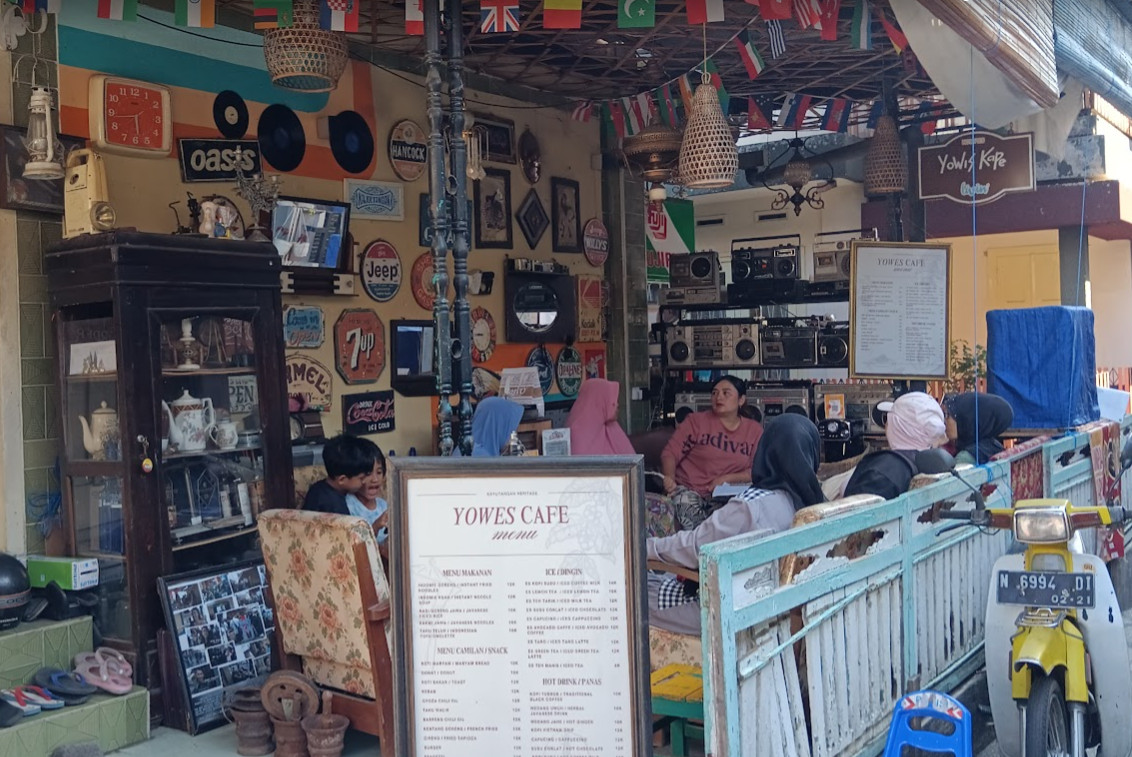 yowes cafe kayutangan malang